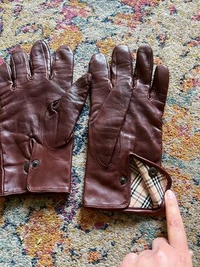 Burberry Brown Leather Men’s Gloves with Signature Check Lining